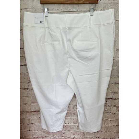 LANE BRYANT WHITE PEDAL PUSHER Capri Pants Women 22 High Rise Modern Stretch NEW - Picture 4 of 5